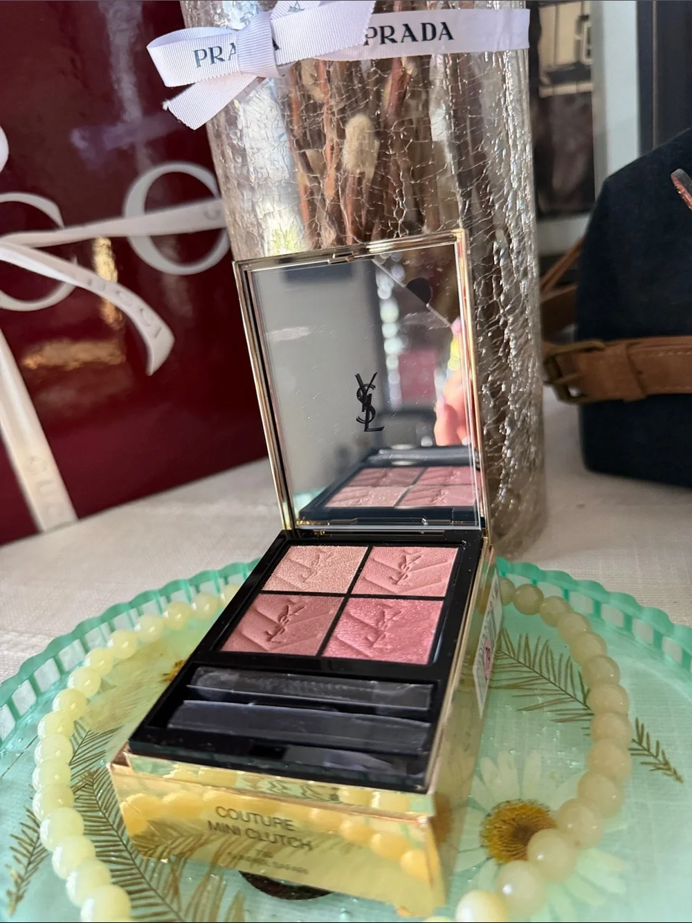 Yves Saint Laurent compact ysl